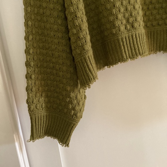 Sweater - Picture 4 of 5